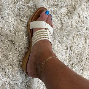 Italian Shoemaker white wedge sandals-size 9